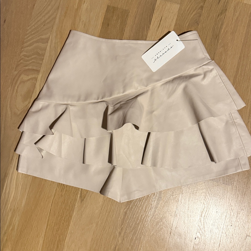 Do+Be Cream Ruffle Skort